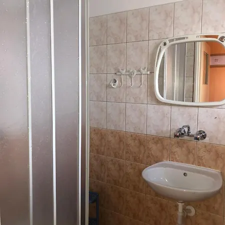 Miedzynarodowe Schronisko Mlodziezowe Ptsm Szarotka *